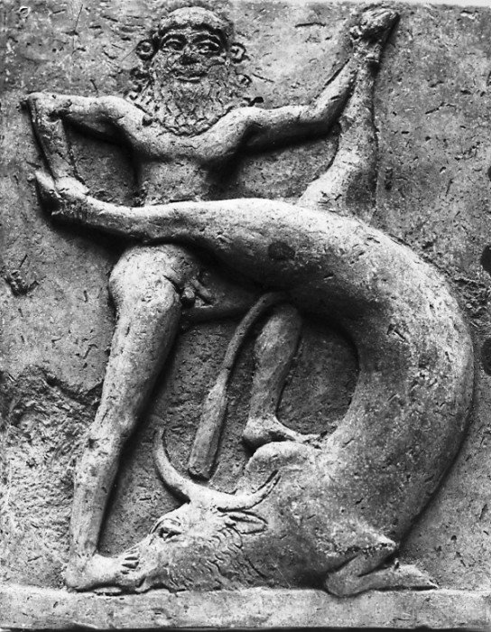 Gilgamesh-Defeating-The-Bull-Of-Heaven-um105
