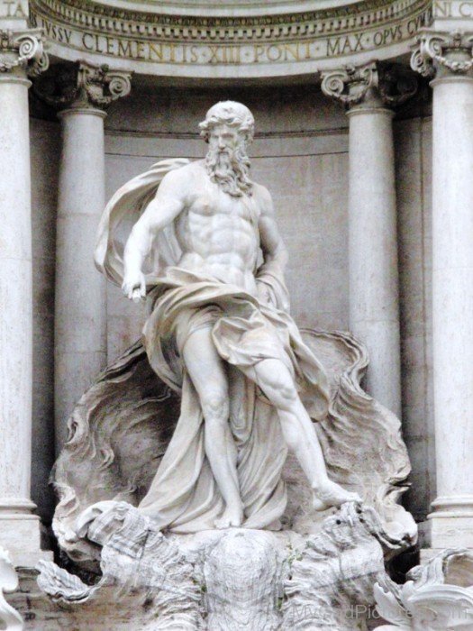 White-Statue-Of-Oceanus-rv512